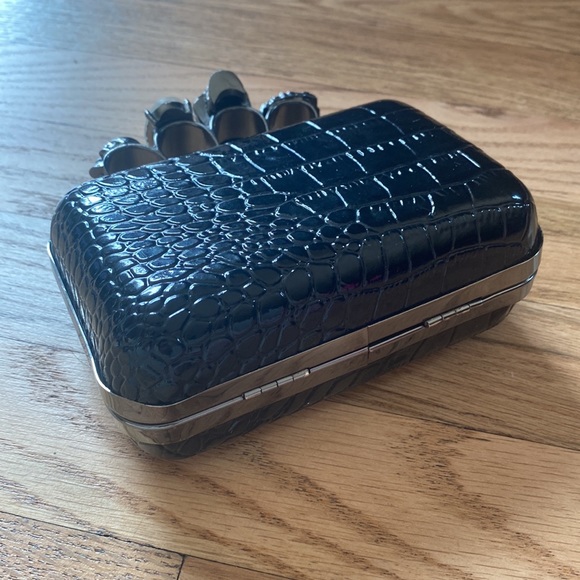 Black brass knuckle alligator texture clutch bag silver skull goth punk - Picture 3 of 8